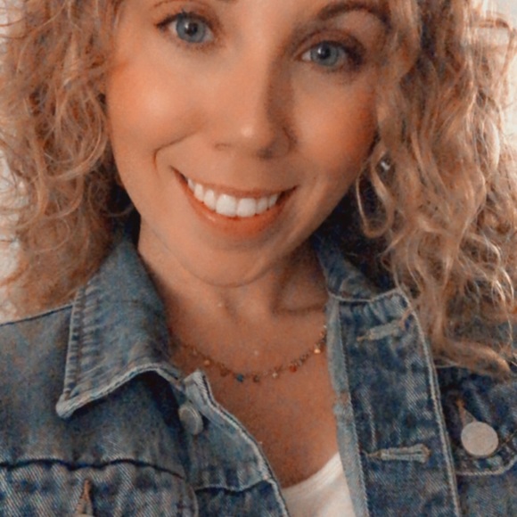 Meet your Posher, Hillary - Picture 1 of 1